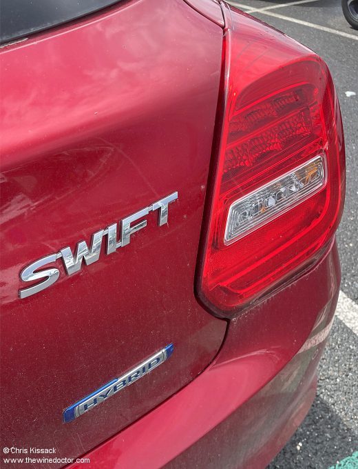 One Suzuki Swift, a suitable primeurs chariot. But what secrets does it hide? Bordeaux 2023