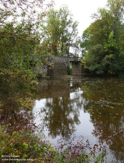 The Pont Barré, on the Layon, October 2023 Le Clos Galerne Anjou Blanc Balade en Chenin 2020
